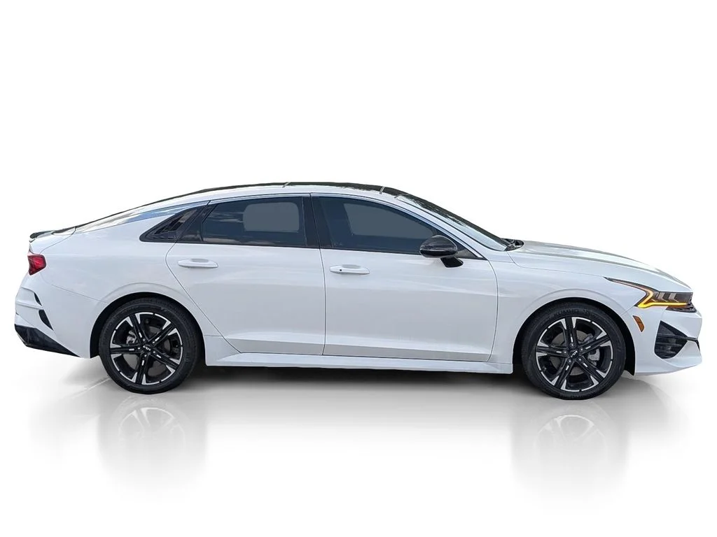 Used 2022 White Kia GT-Line image 5
