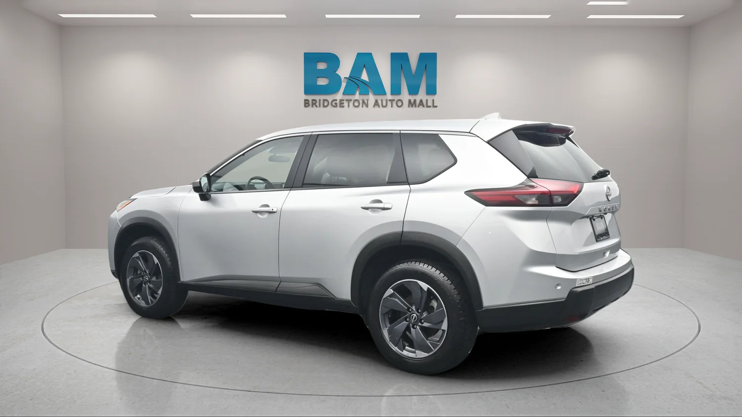 Used 2025 Silver Nissan SV image 4