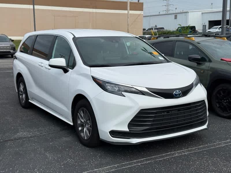 Used 2025 Ice Cap Toyota LE image 1