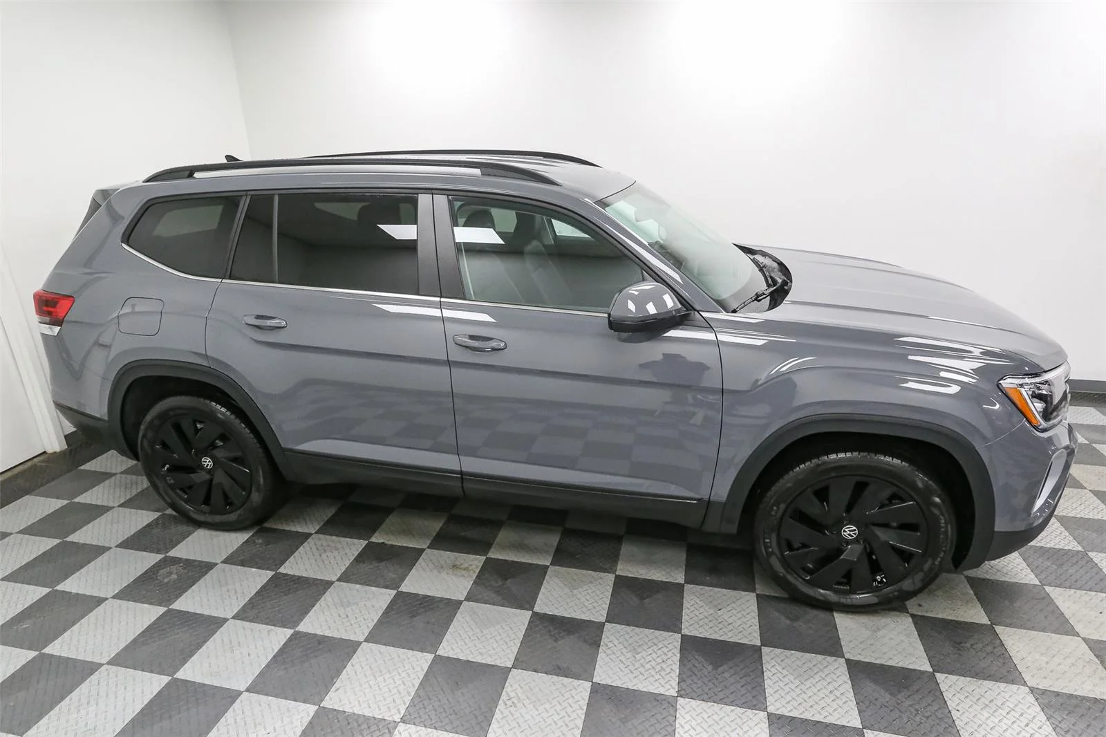 New 2026 Pure Gray Volkswagen 2.0T SE w/Technology image 5