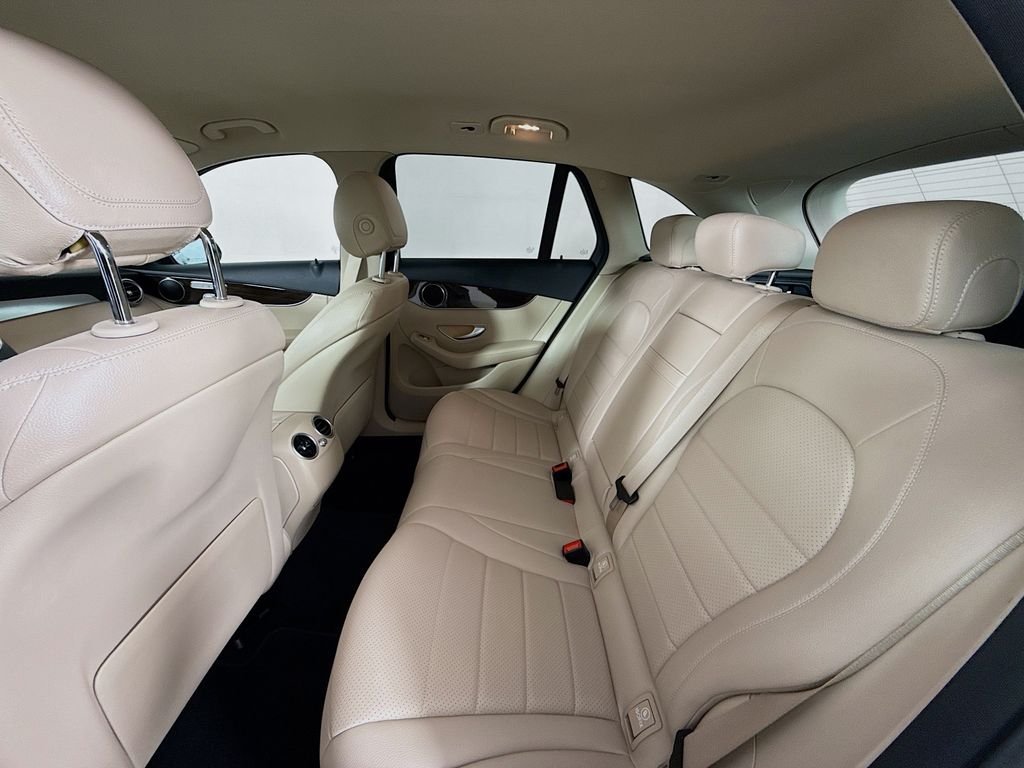 Used 2021  Mercedes-Benz GLC 300 image 23
