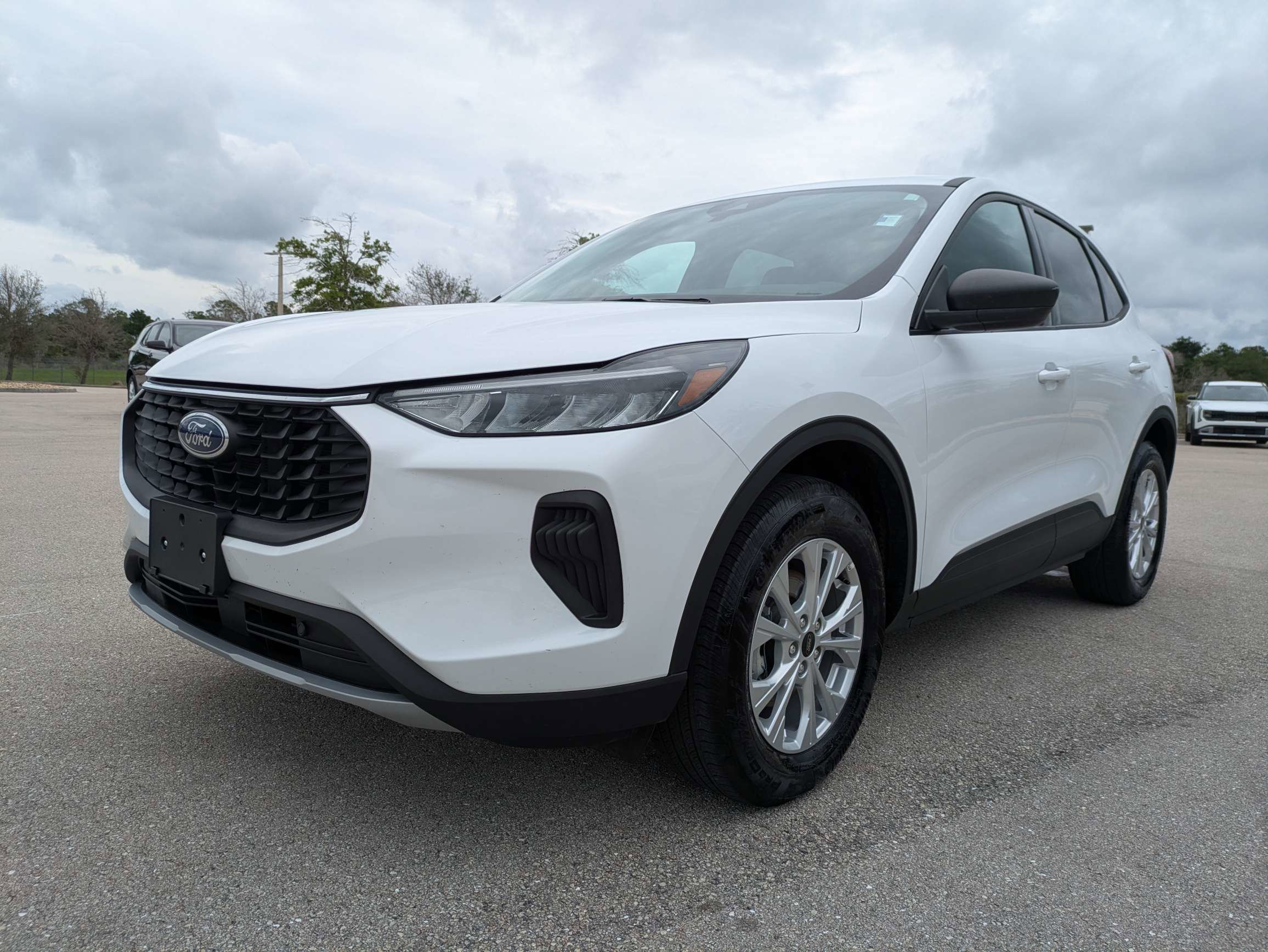 Used 2025 Oxford White Ford Active image 9