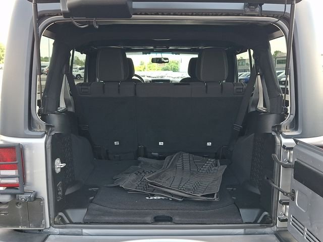 Used 2017 Billet Silver Metallic Clearcoat Jeep Unlimited Sahara image 27