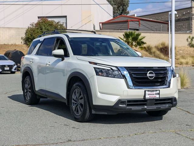 2024 Nissan Pathfinder SV