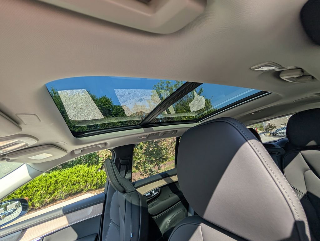 2026 Volvo XC90 Plus - Photo 15