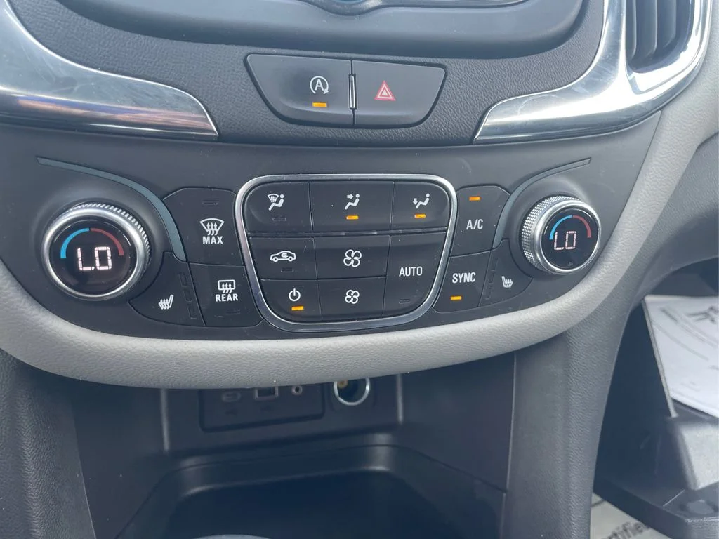 Used 2024 Summit White Chevrolet LT image 27