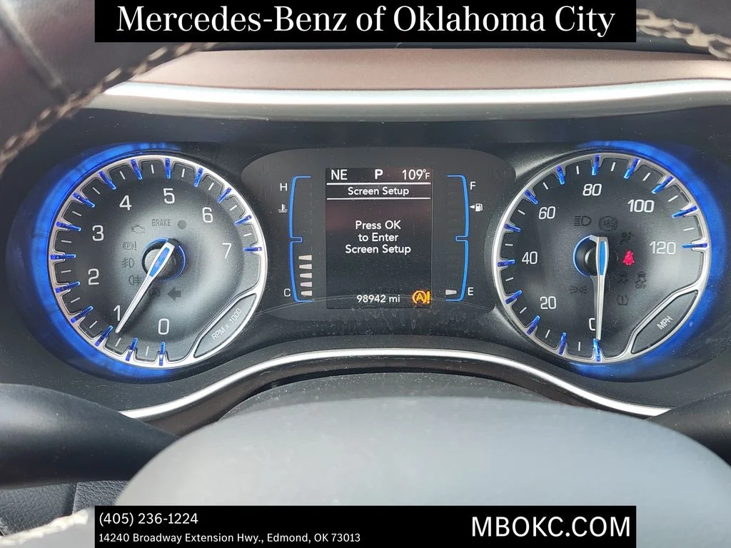Used 2022 Brilliant Black Crystal Pearlcoat Chrysler LX image 13