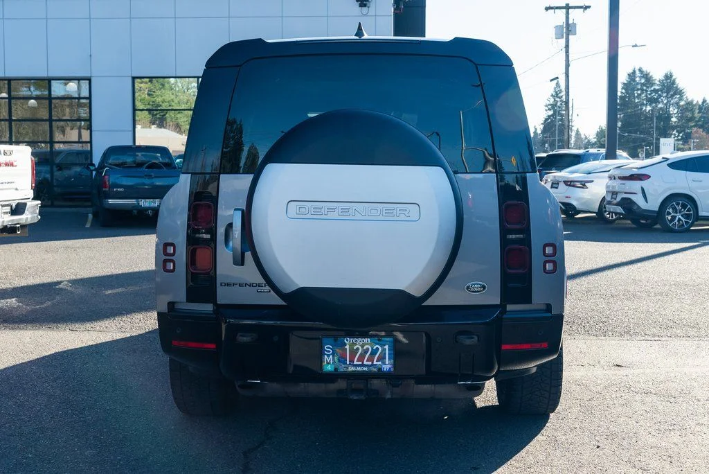 Used 2023  Land Rover X-Dynamic SE image 5