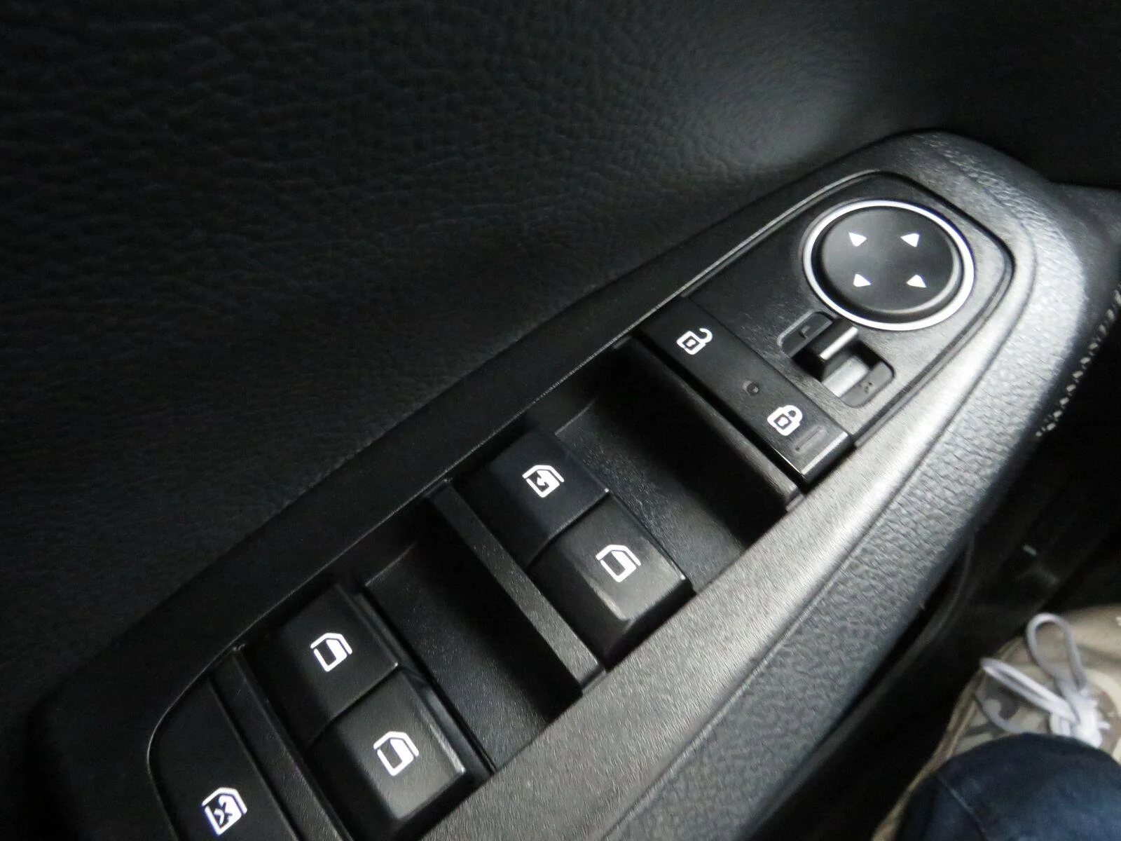 Used 2022 Cherry Black Kia S image 29