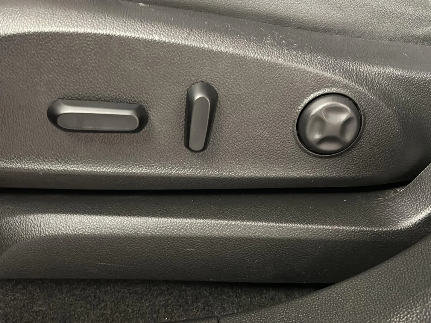 Used 2020 Espresso Buick Essence image 17