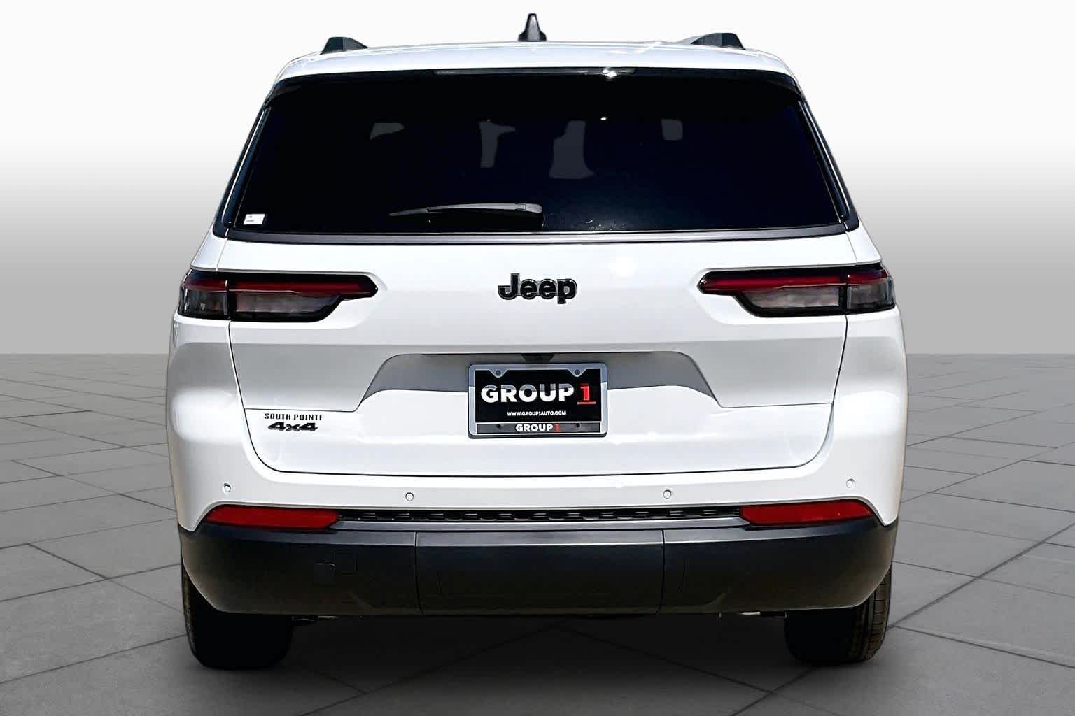 New 2027 Bright White Clear-Coat Paint Jeep Laredo Altitude image 4