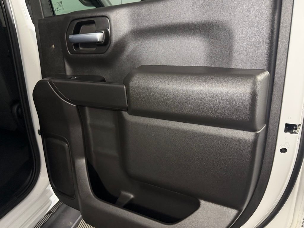 Used 2025 White Chevrolet Custom image 29