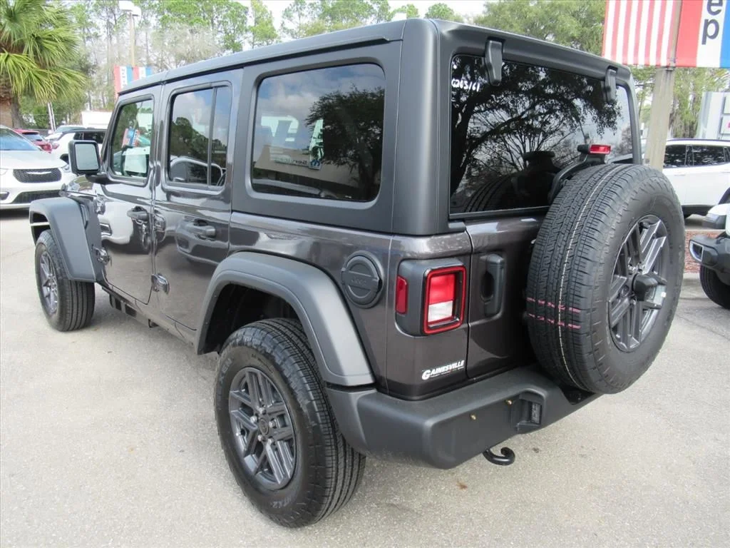 New 2026 Granite Crystal Metallic Clearcoat Jeep Sport S image 5