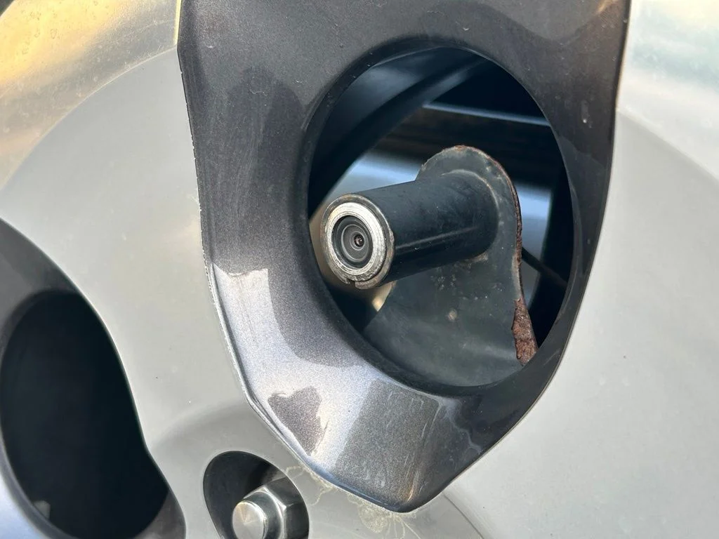 Used 2016 Silver Jeep Sahara image 30