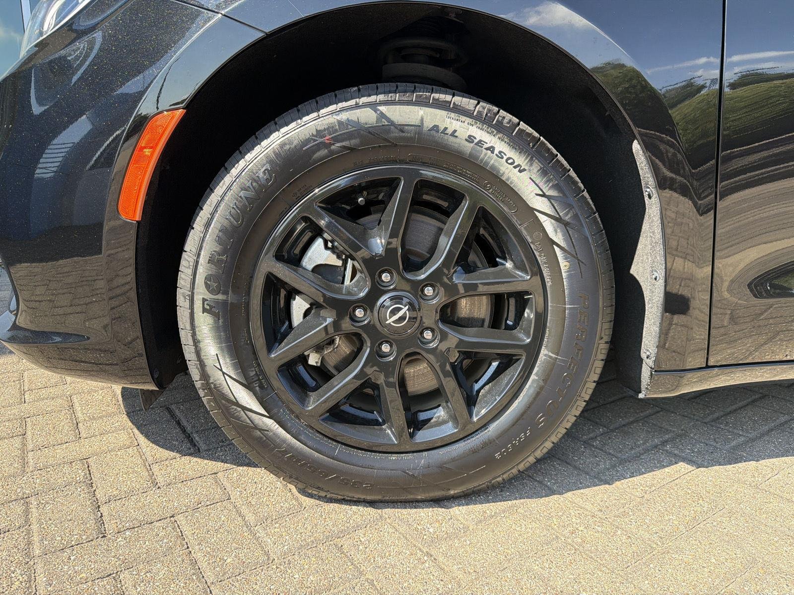 2024 Chrysler Pacifica Touring L - Photo 10