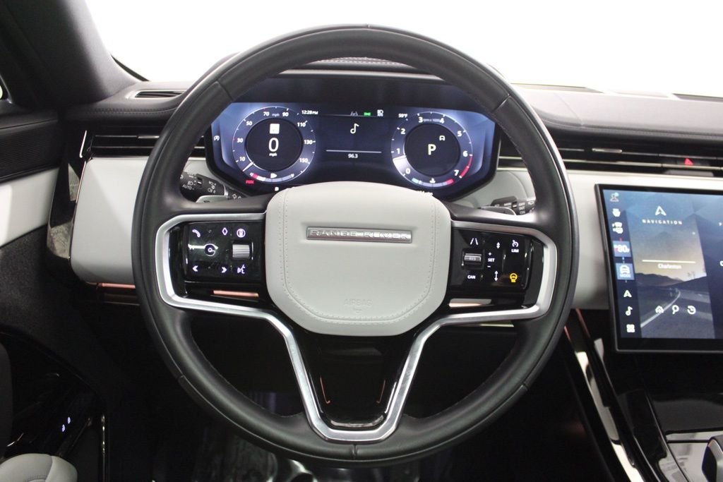 Used 2024  Land Rover SE image 24