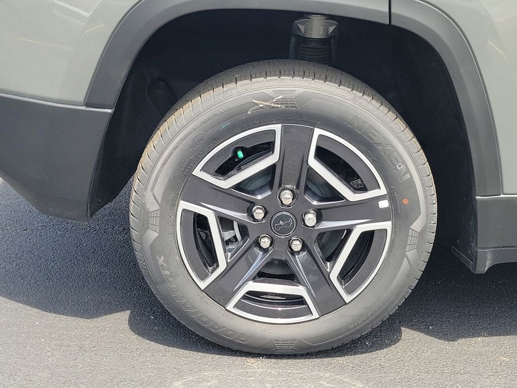 New 2026 Sting-Gray Clearcoat Jeep Laredo image 2