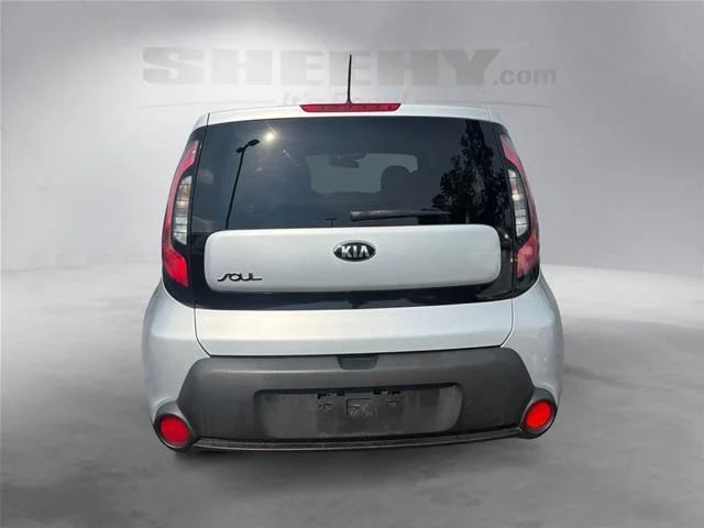 Used 2015 Bright Silver Kia  image 13