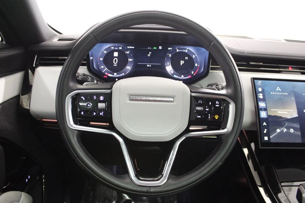 Used 2024 White Land Rover SE image 24