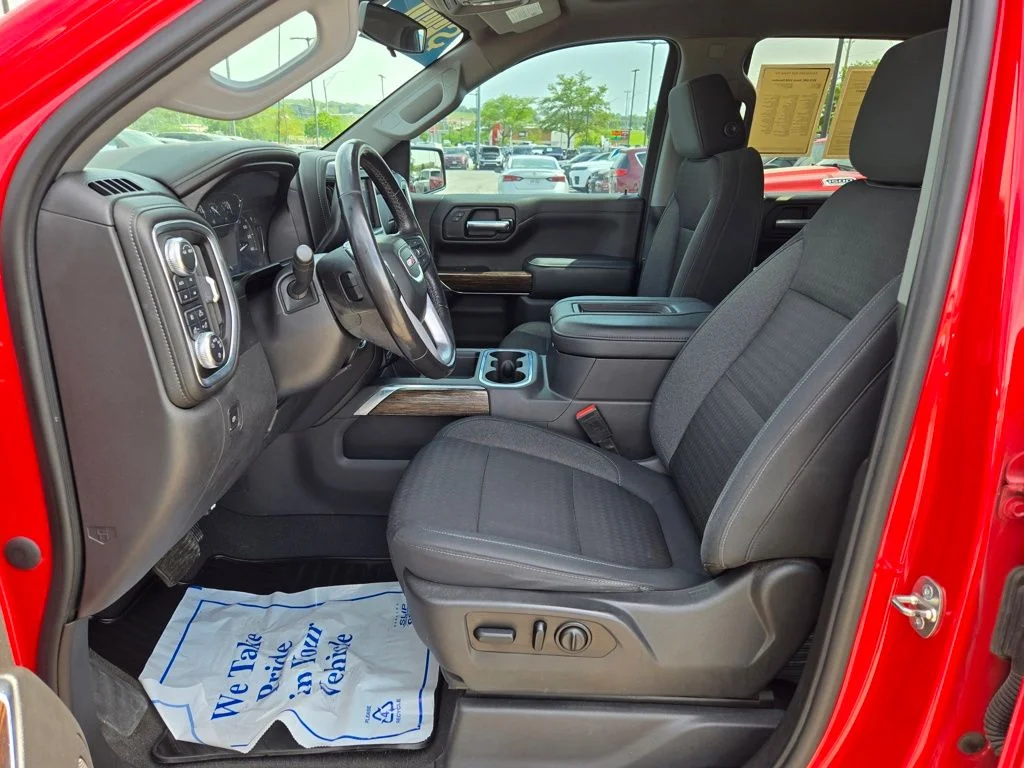 Used 2021 Red GMC Elevation image 17