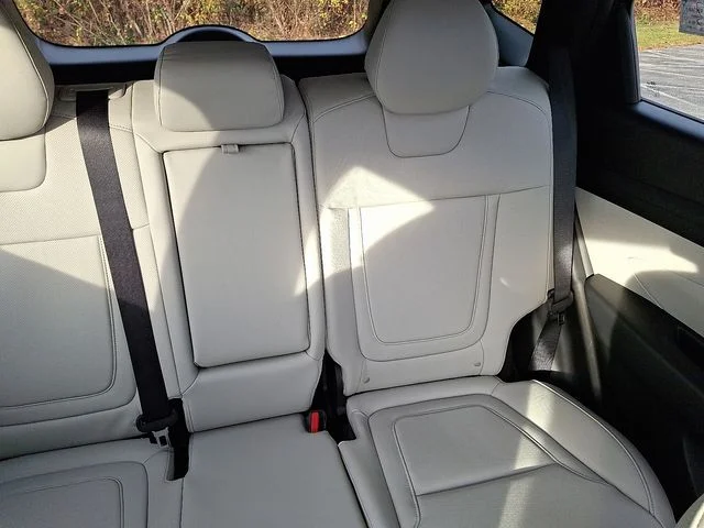 New 2025 Black Hyundai SEL Convenience image 14