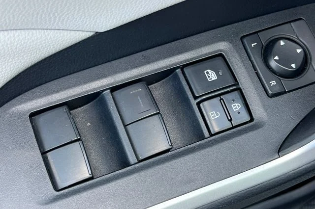 Used 2019 White Toyota XLE image 12