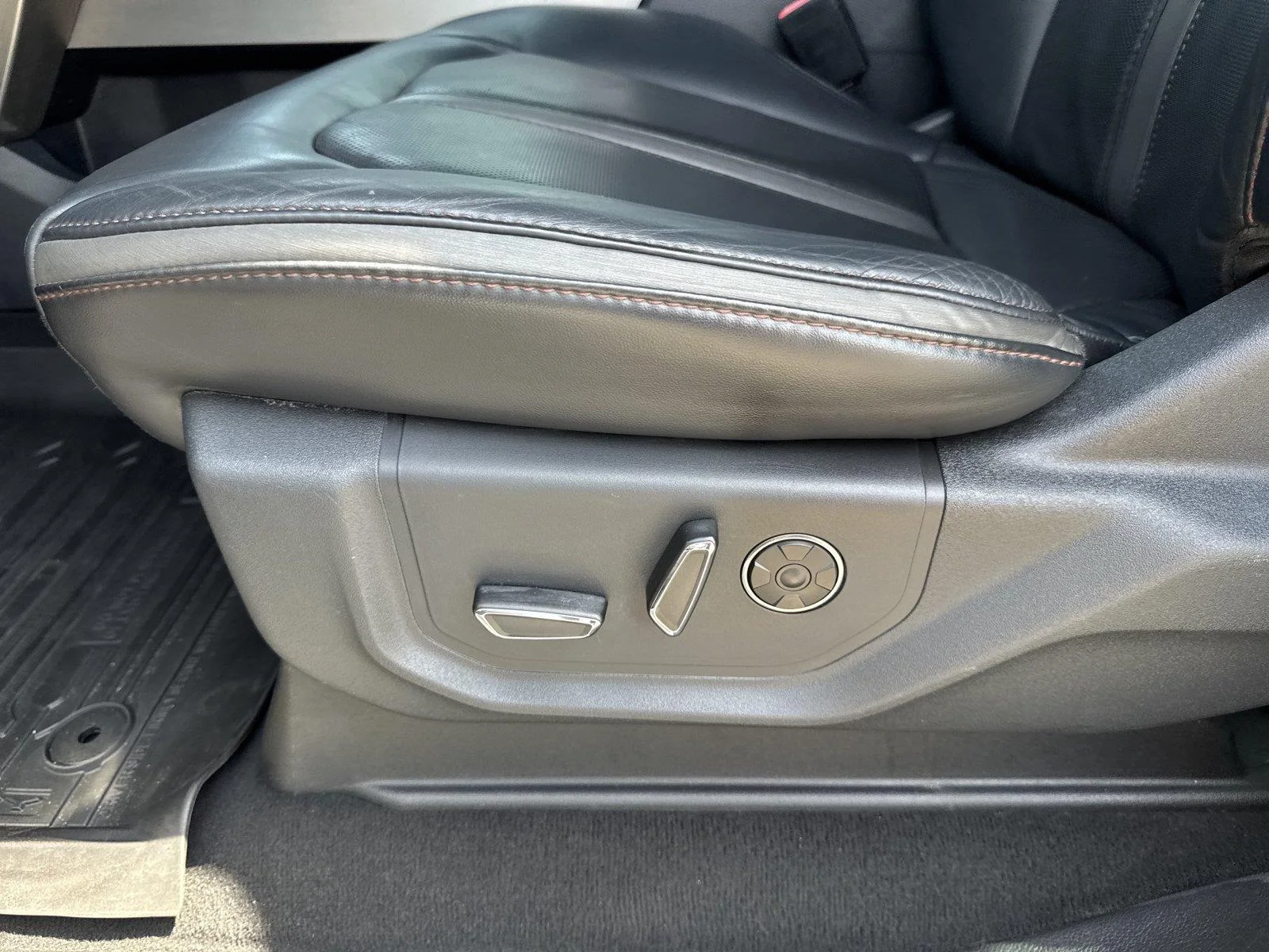 Used 2022 Antimatter Blue Ford Platinum image 12