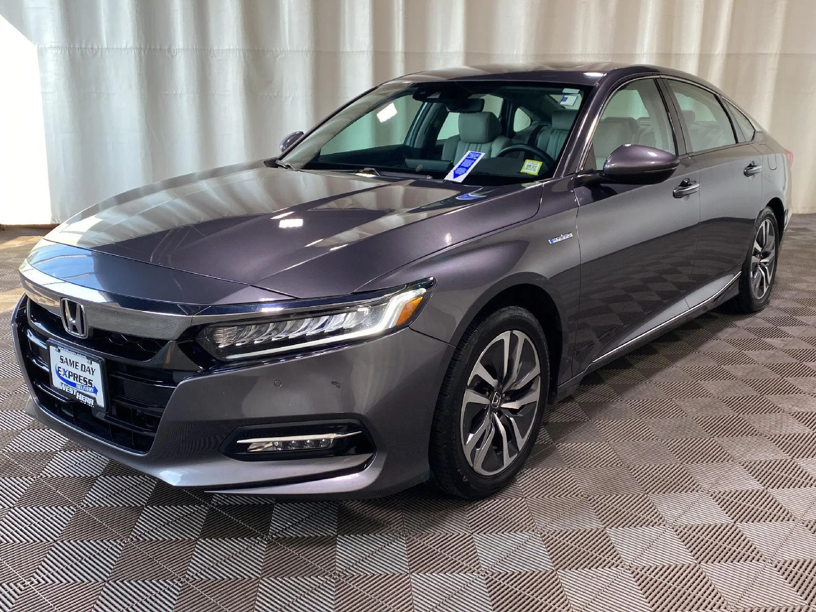 Used 2018 Modern Steel Metallic Honda Touring image 8