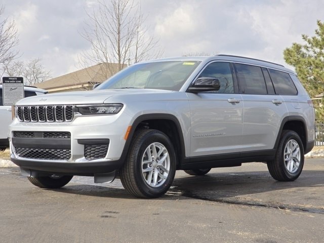 New 2026 Silver Zynith Exterior Paint Jeep Laredo image 26