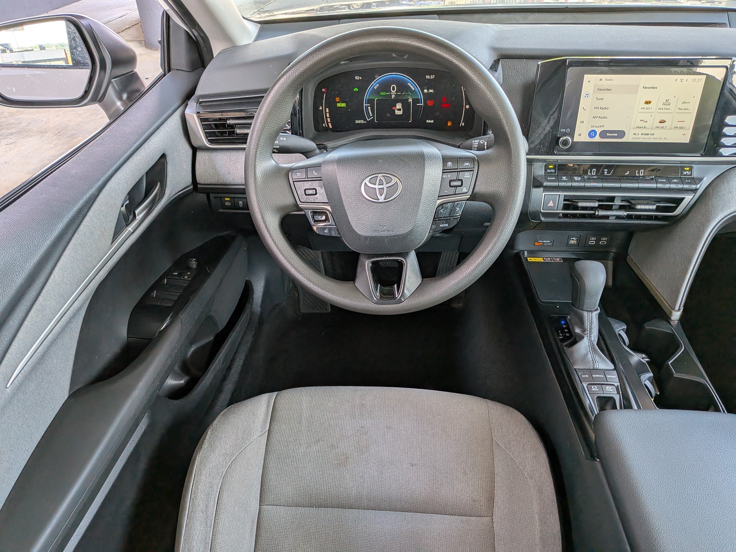 Used 2025 White Toyota LE image 11