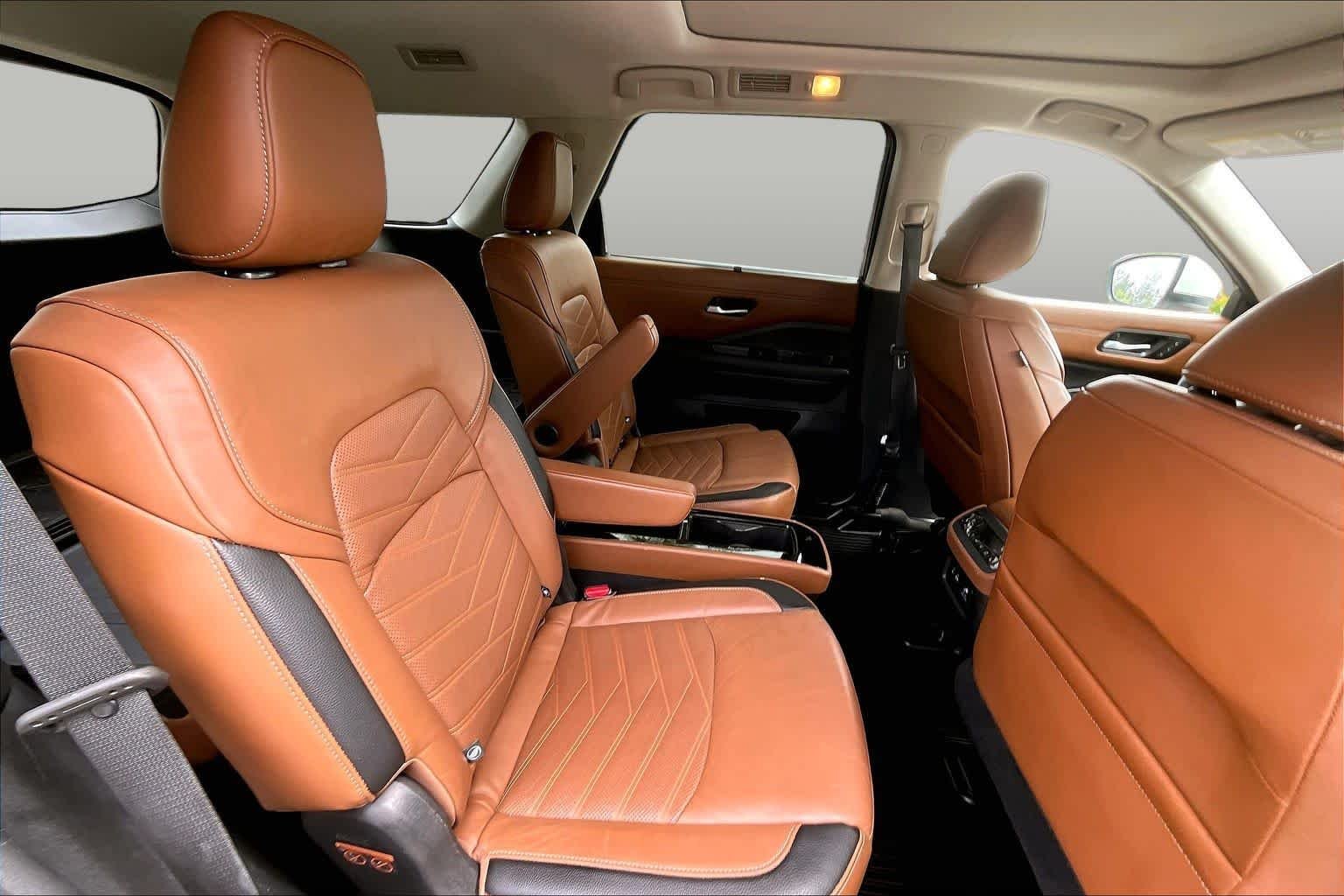 Used 2022 Pearl White Tricoat Nissan Platinum image 20