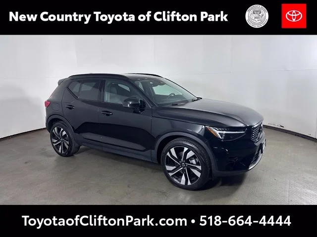 2025 Volvo XC40