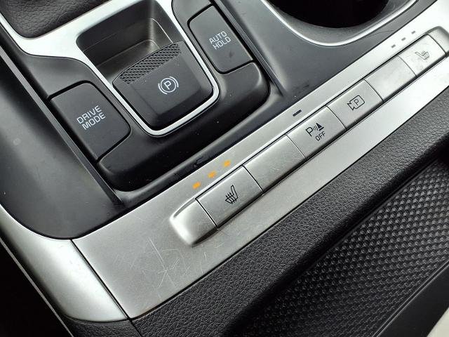 Used 2024 White Kia  image 7