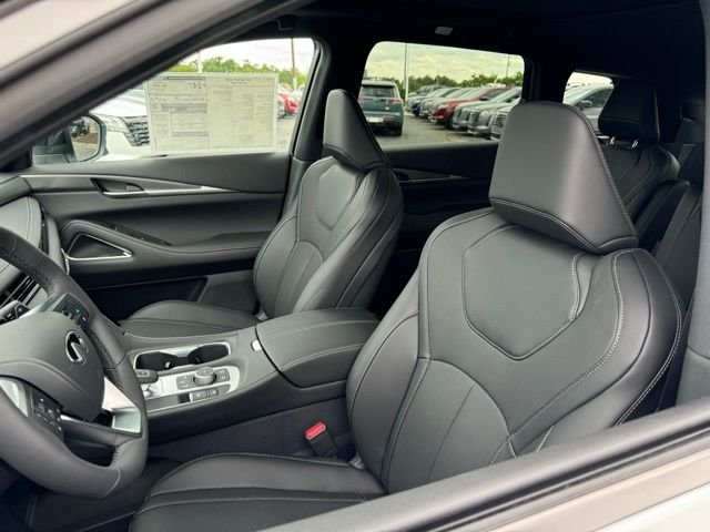 New 2027 2T RAD WHT INFINITI Sport AWD image 3