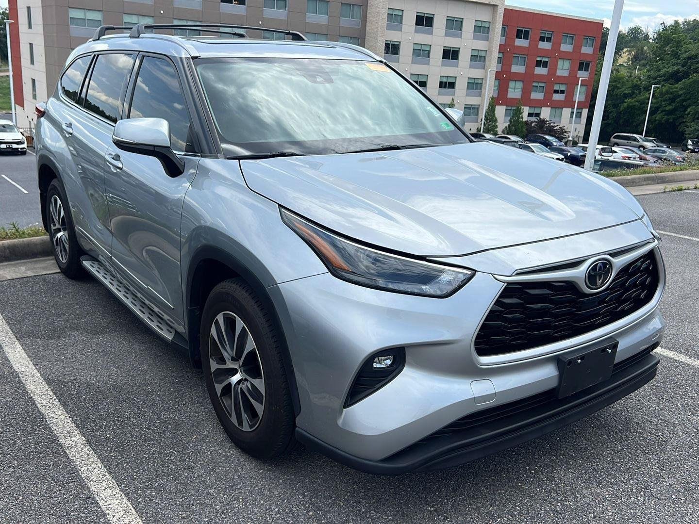 Used 2022 Celestial Silver Metallic Toyota XLE image 6