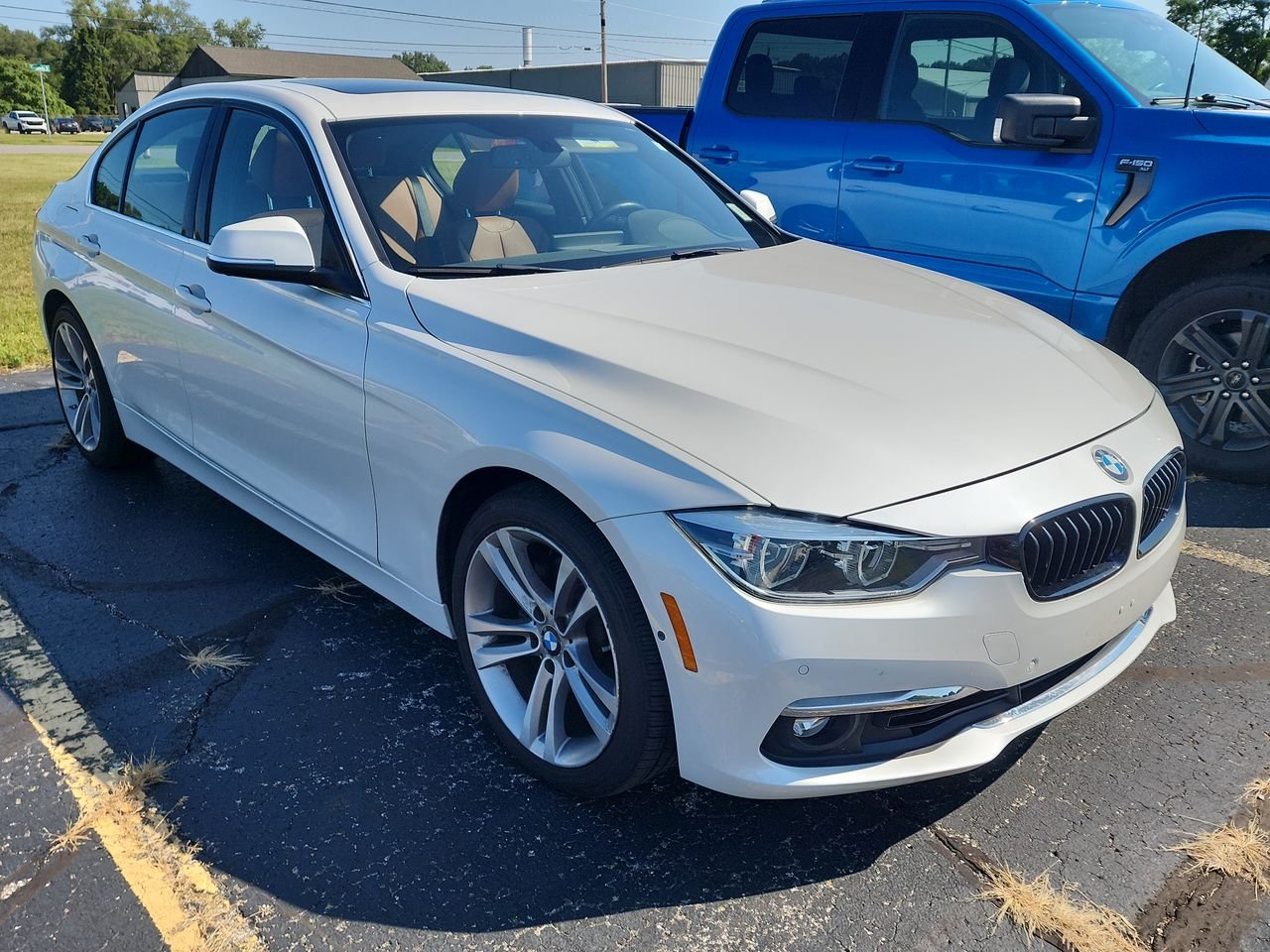 Used 2016 White Metallic BMW 328i xDrive image 1