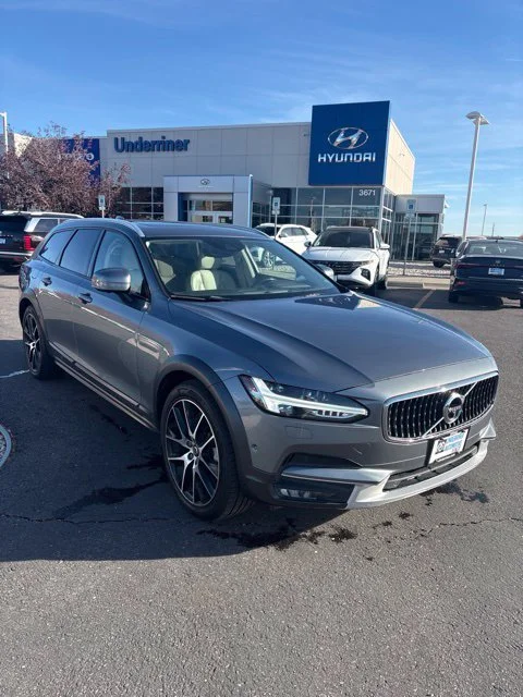 2020 Volvo V90 Cross Country Base