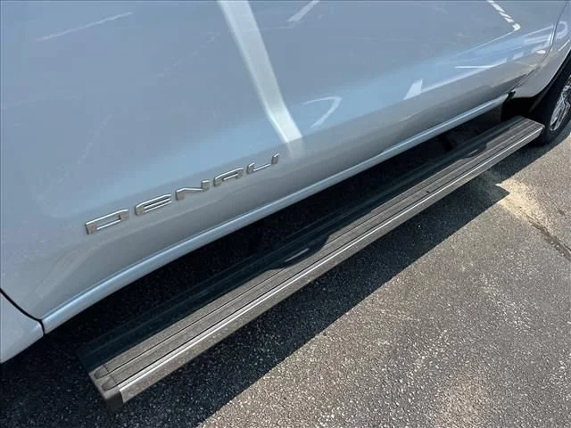 New 2026 Glacier White Tricoat GMC Denali Ultimate image 20