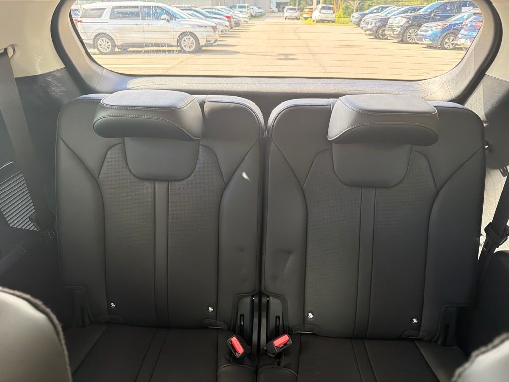 Certified Used 2025 Gravity Grey Kia SX image 27