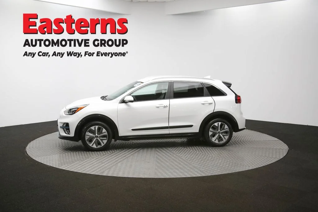 Used 2022 White Kia EX image 61