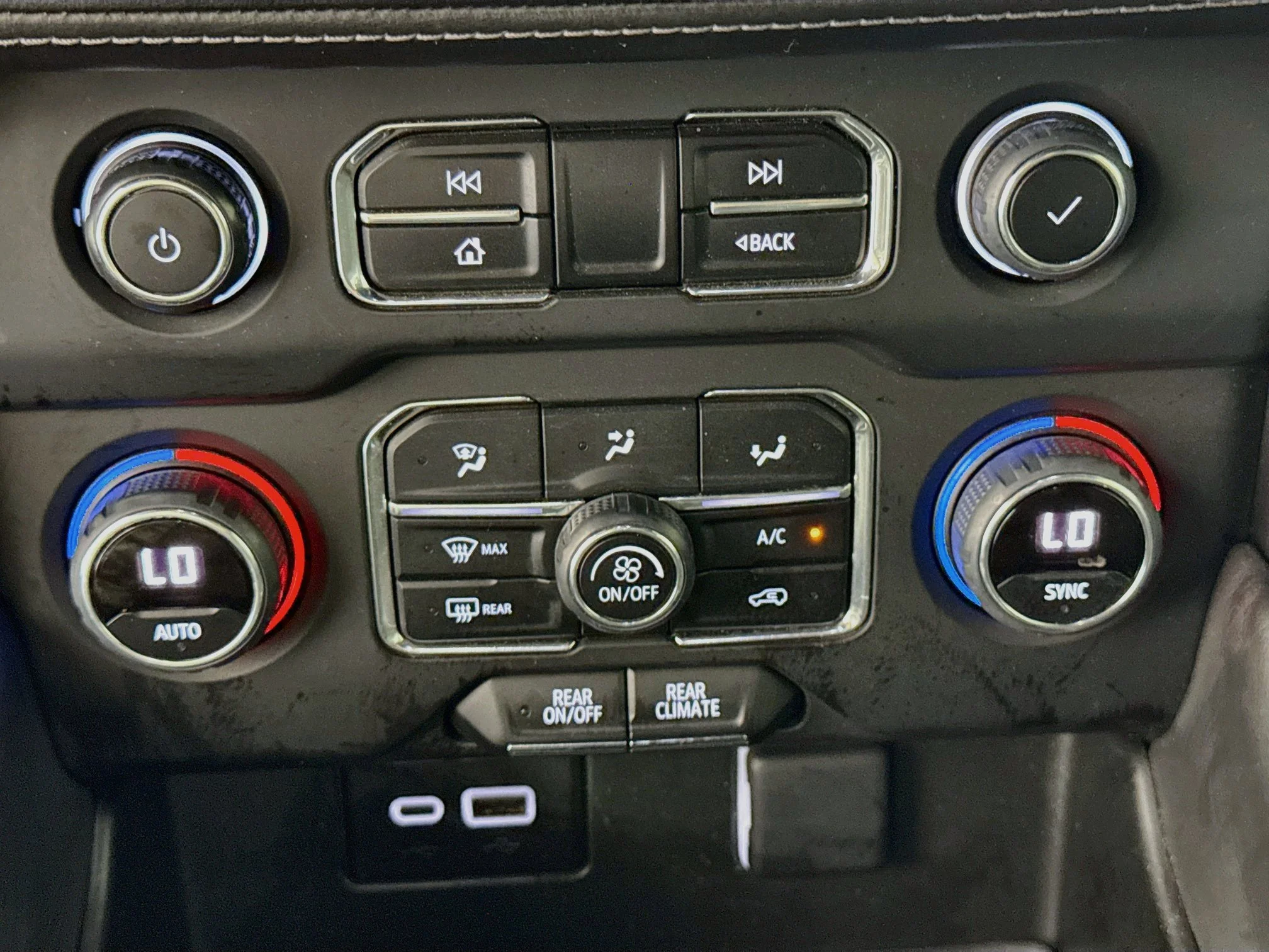 Used 2023 STERLING GRAY METALLIC Chevrolet LS image 17