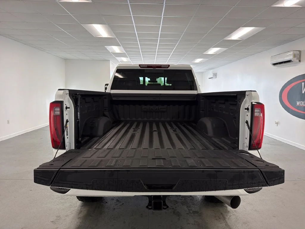Used 2025 White GMC Denali image 9