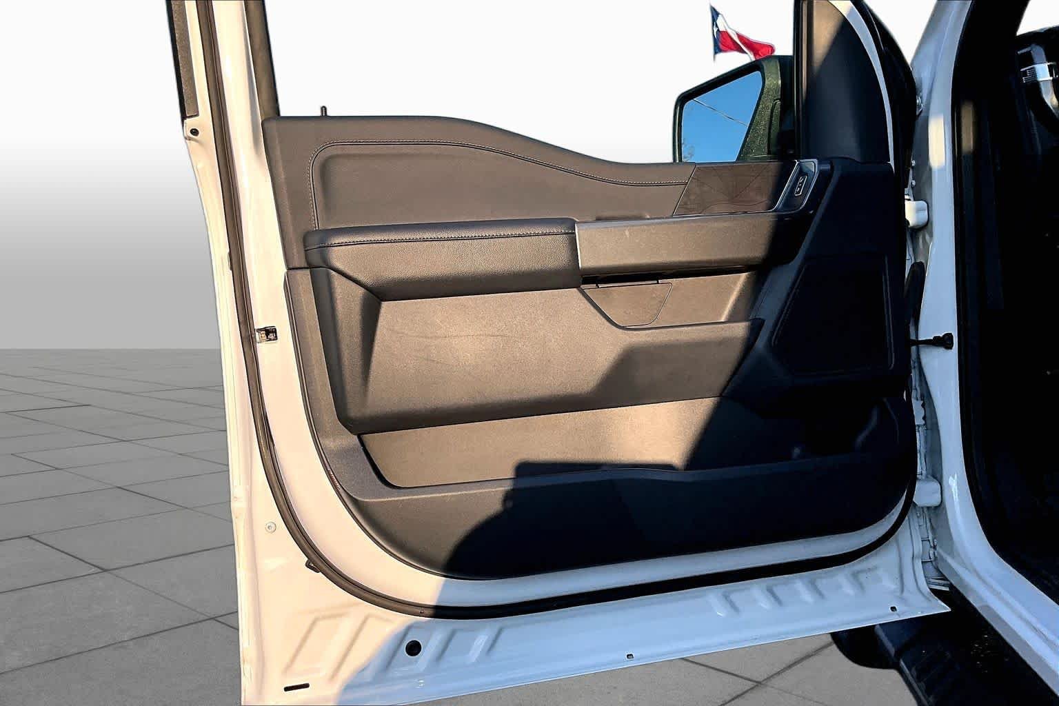 Used 2023 Oxford White Ford XLT image 22