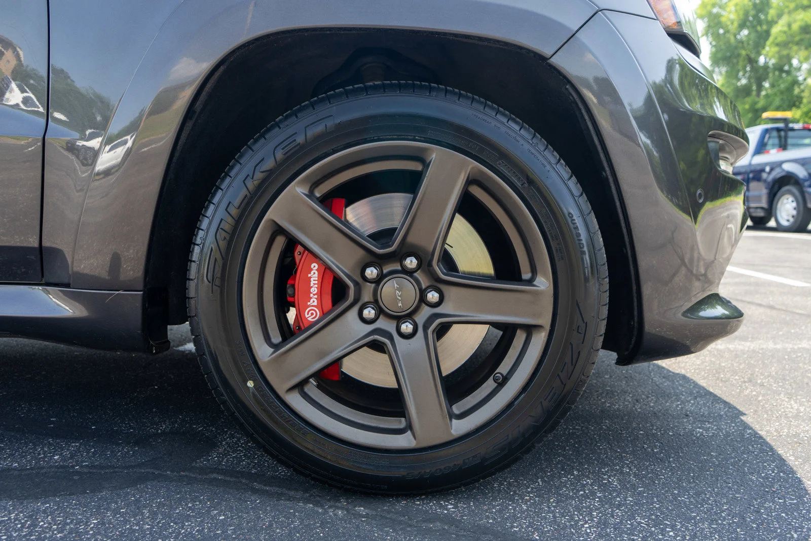 Used 2016 Granite Crystal Metallic Clearcoat Jeep SRT image 11