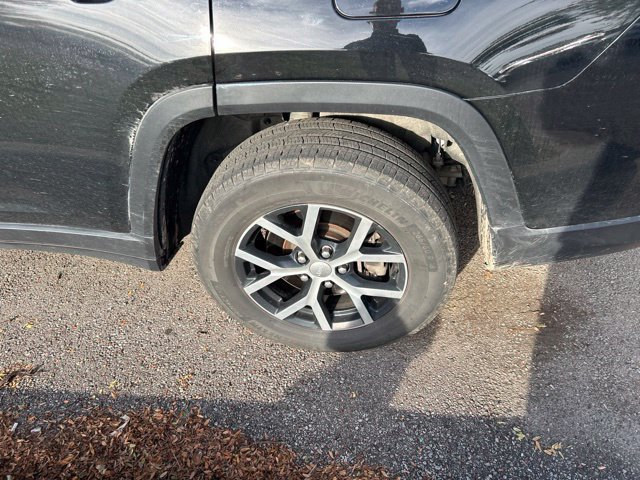 Used 2023 Diamond Black Crystal Pearlcoat Jeep Limited image 13
