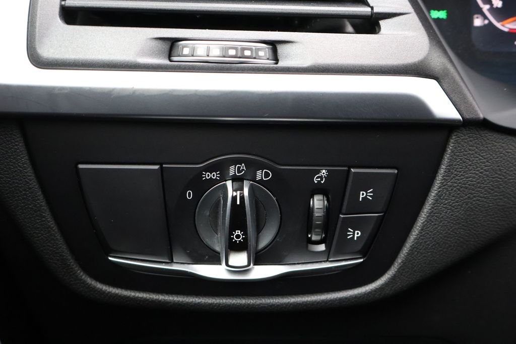 Used 2024  BMW xDrive30i image 38