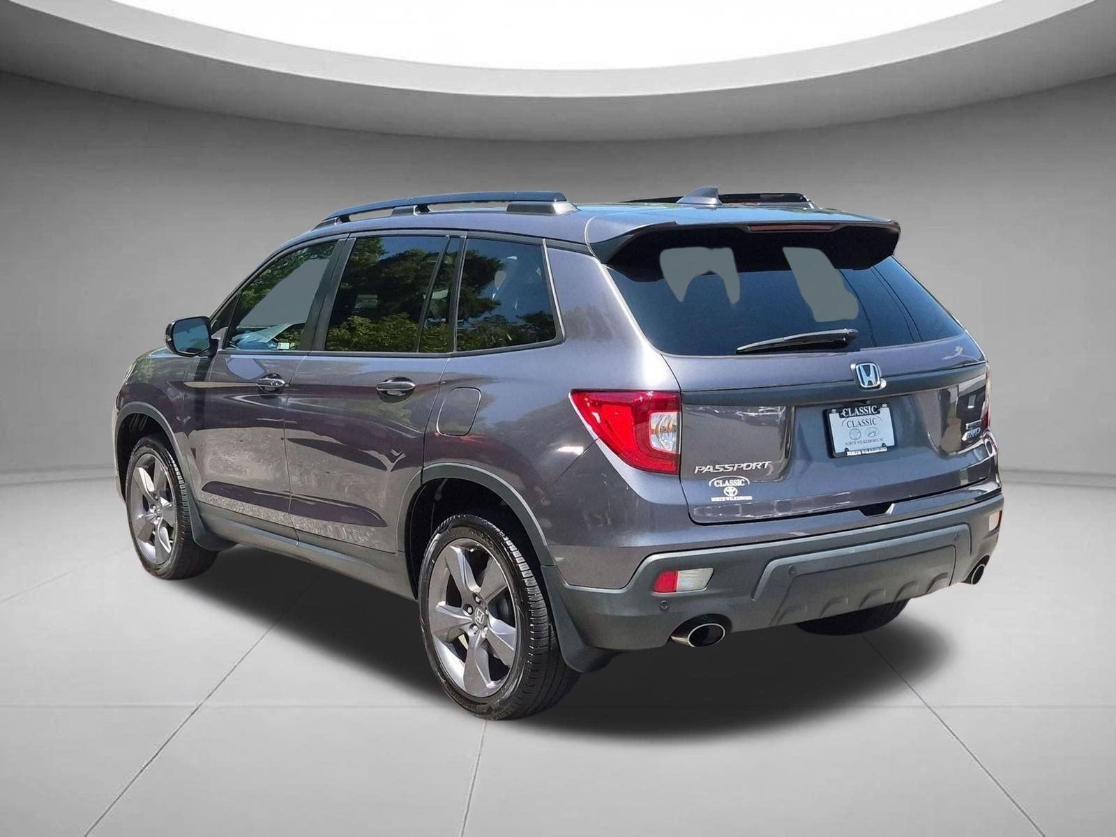 Used 2020 Modern Steel Metallic Honda Touring image 3