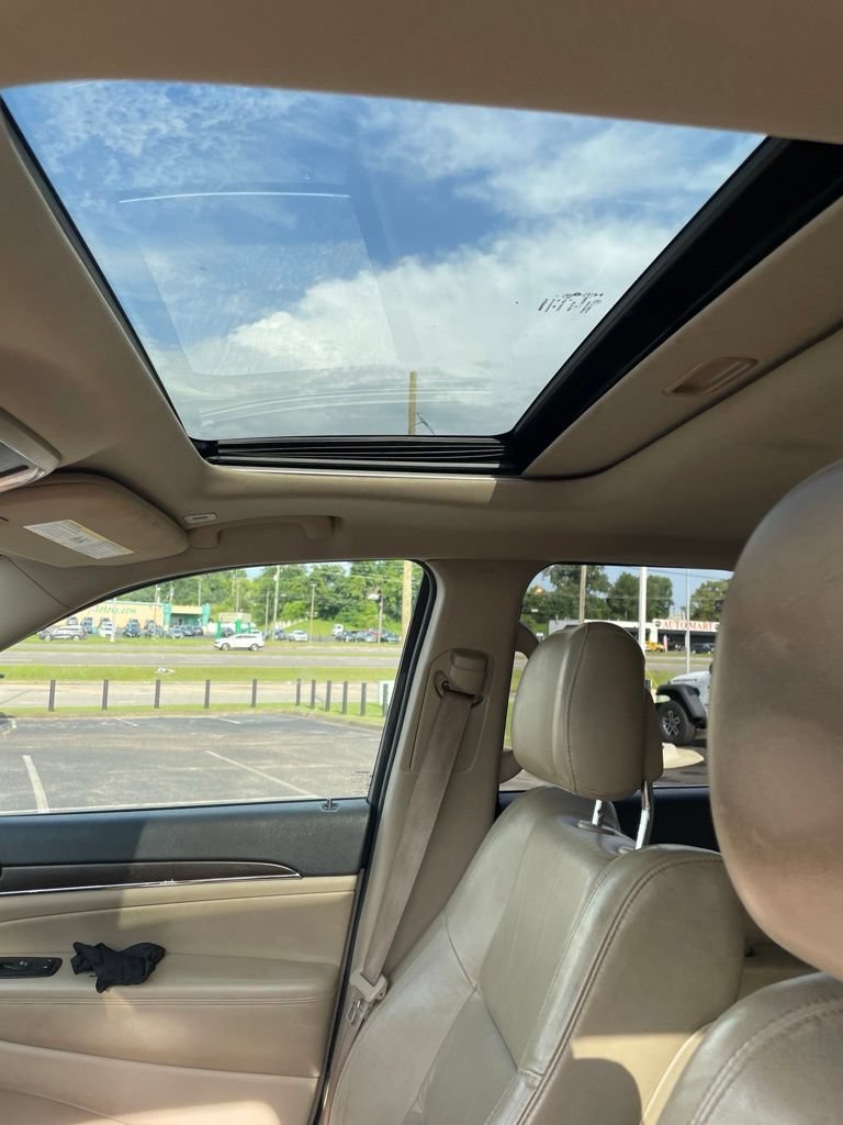 Used 2017 Bright White Clearcoat Jeep Limited image 13