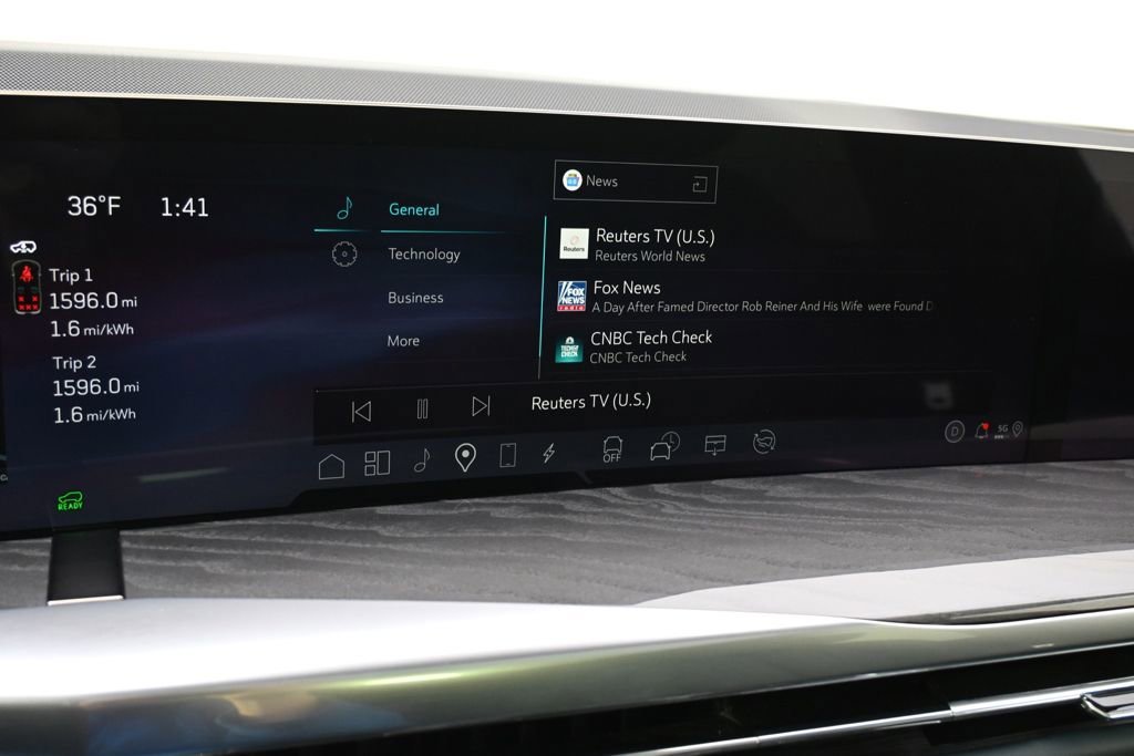 2025 Cadillac Escalade IQ Luxury 2 - Photo 30