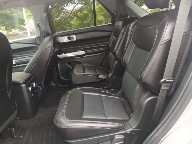Used 2023 Silver Metallic Ford Limited image 23